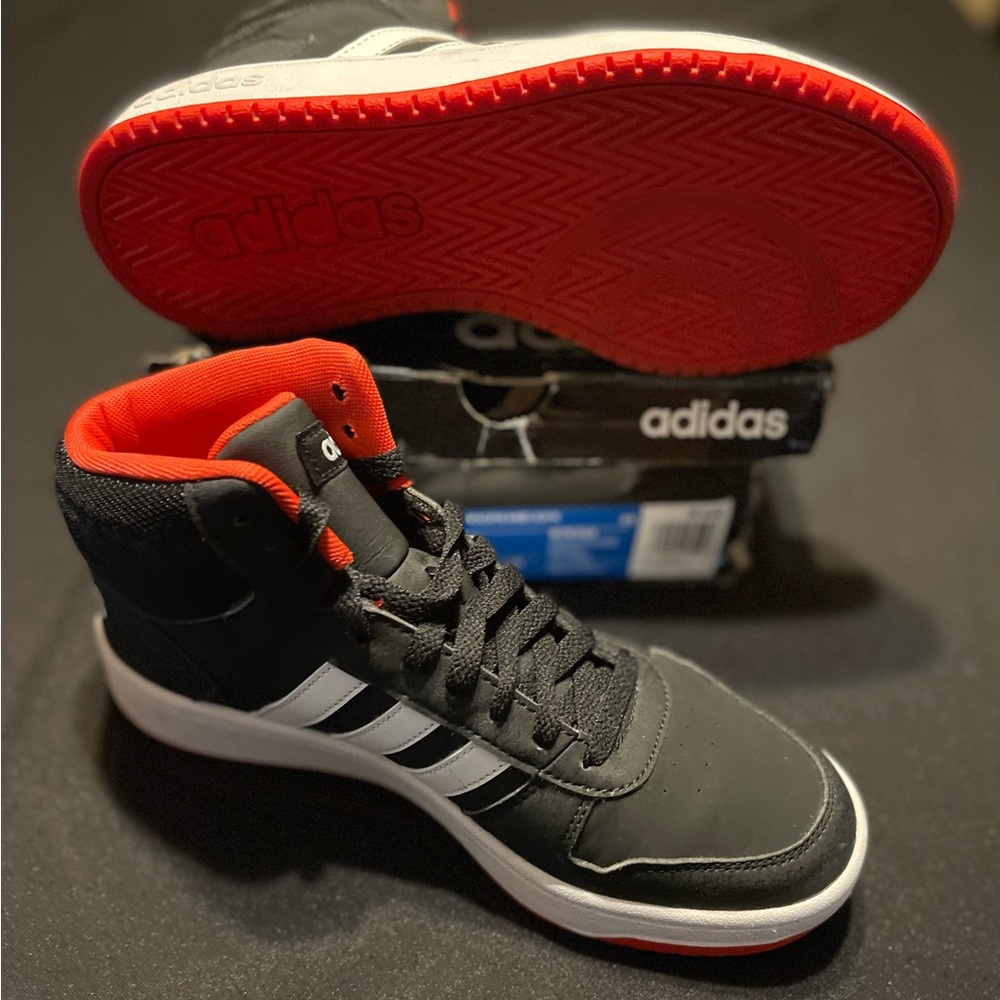 Adidas Kicks - Picture 2 of 3